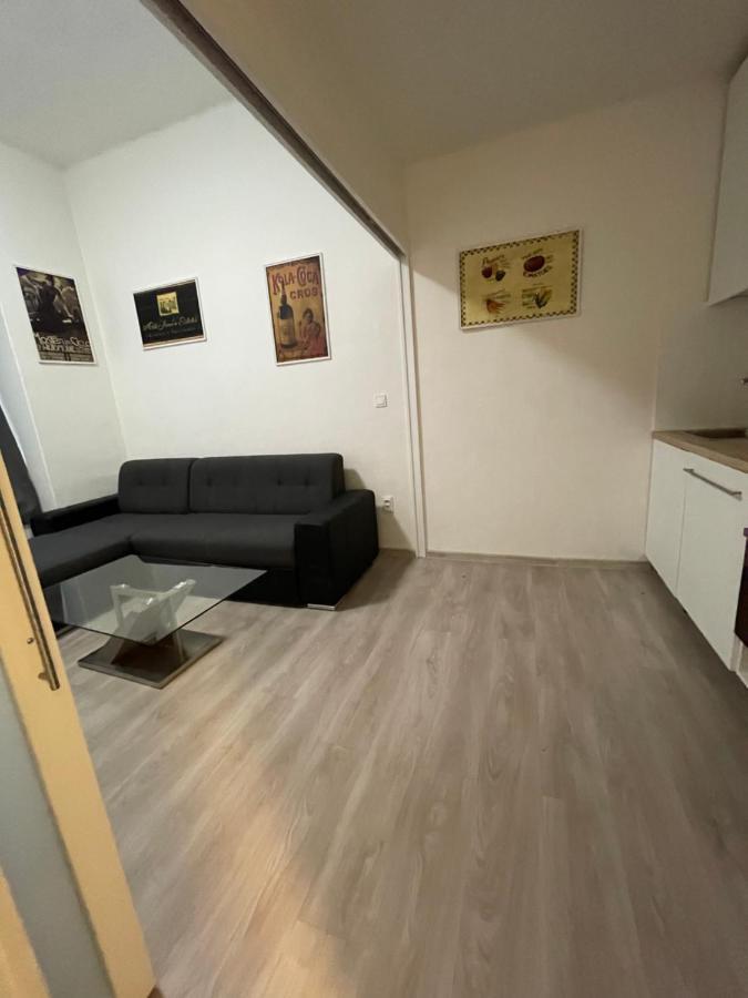 Red&Black Apartment City Centr, Na Hradbach 118 Ostrava Exteriör bild